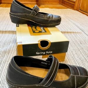 Spring Step Venture Size 37 is a Women's 6.5 to 7